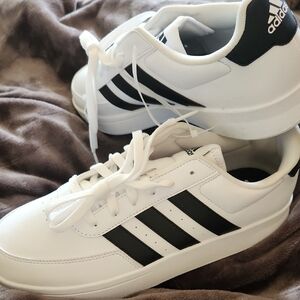 ADIDAS MEN'S TENNIS SHOES SIZE 9.5 NWT